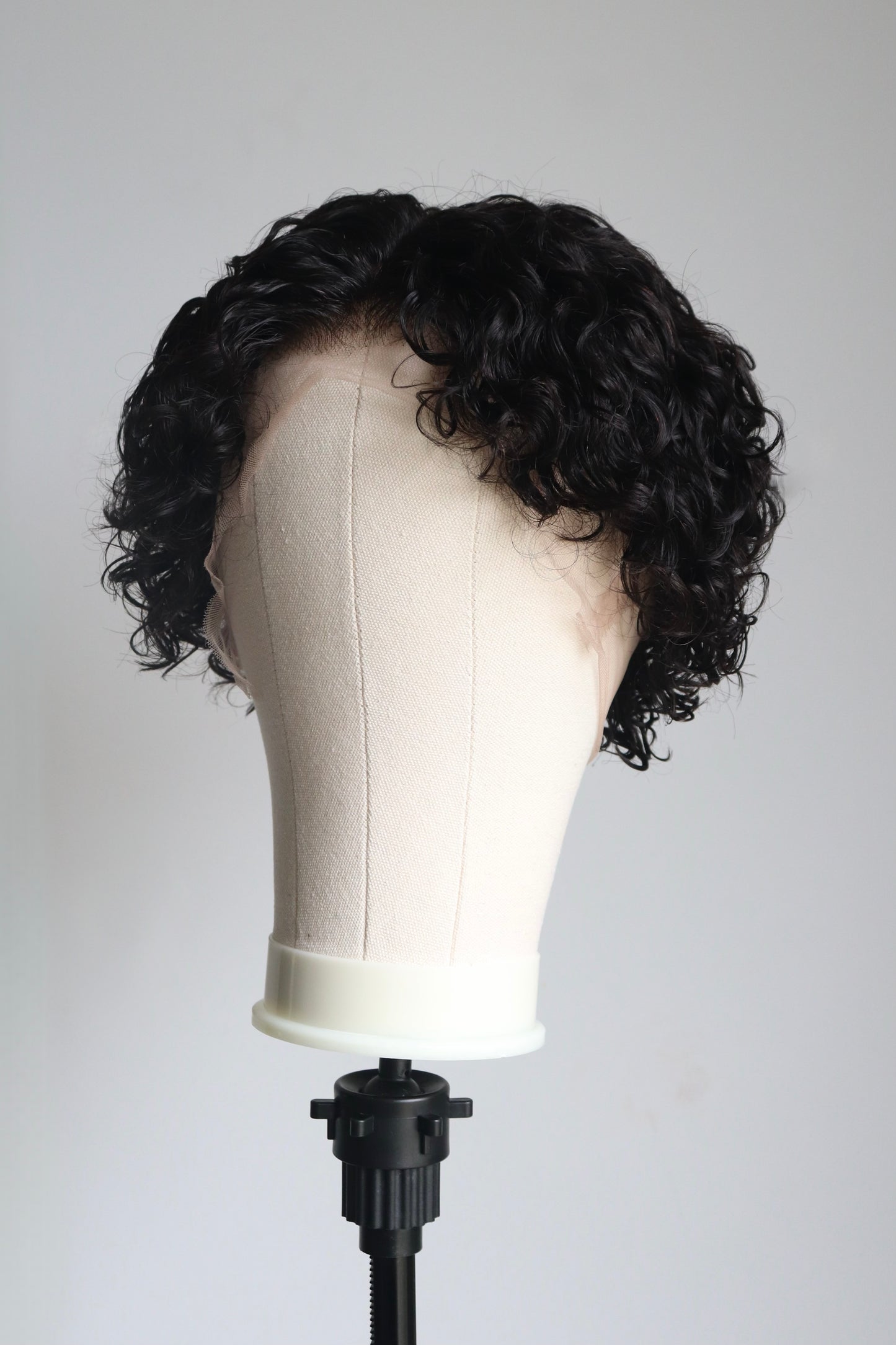 Short curly wig