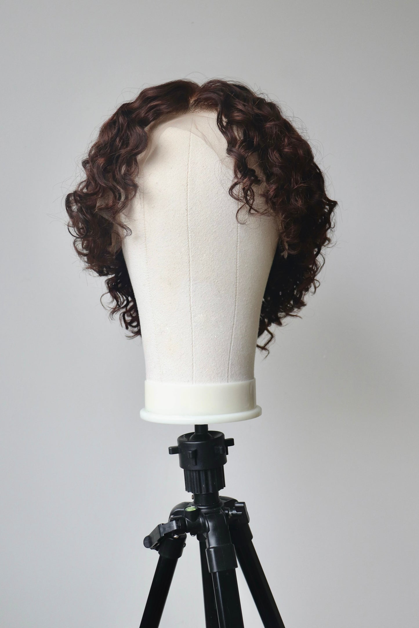 Short curly wig