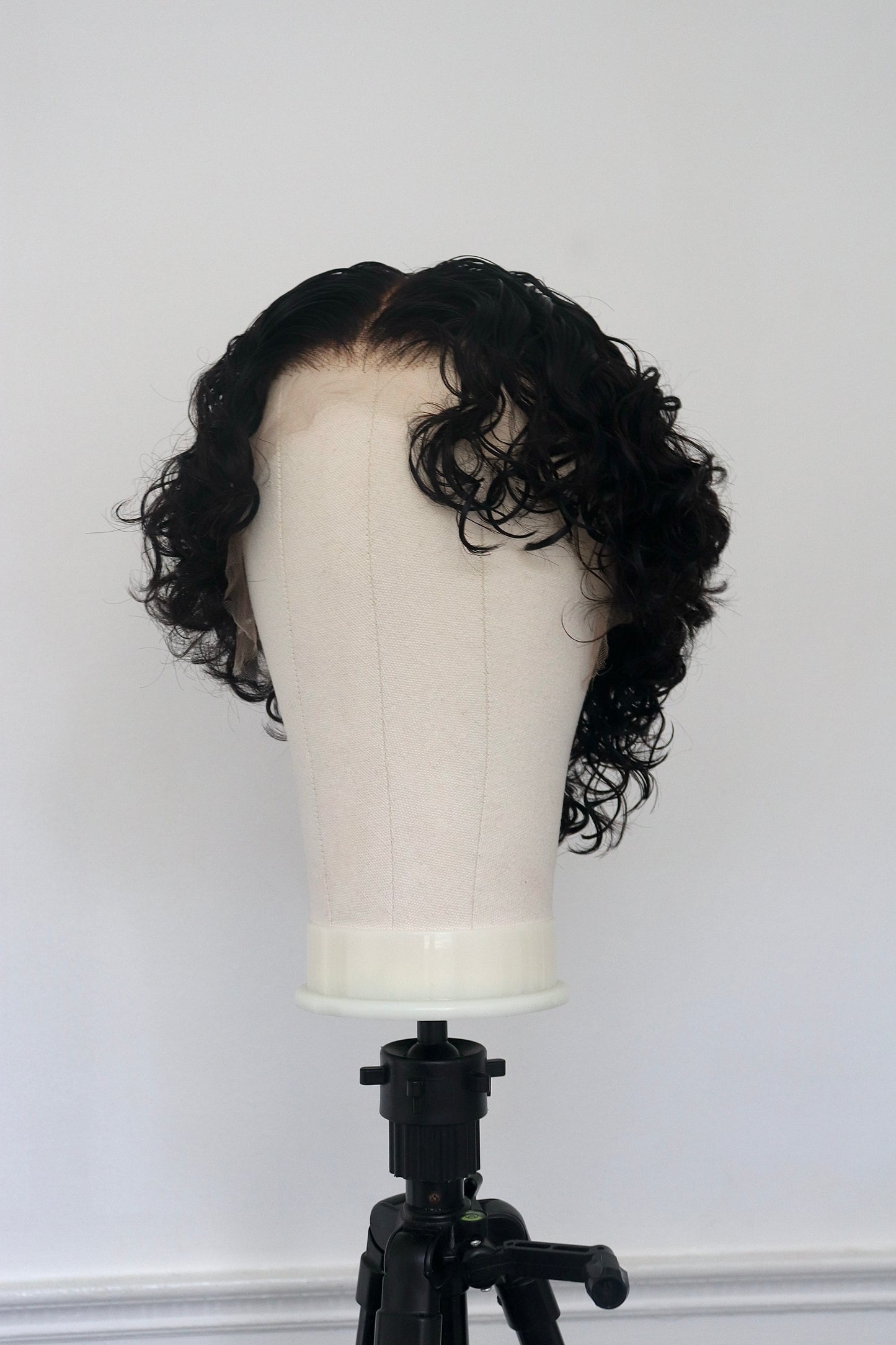 Short curly wig