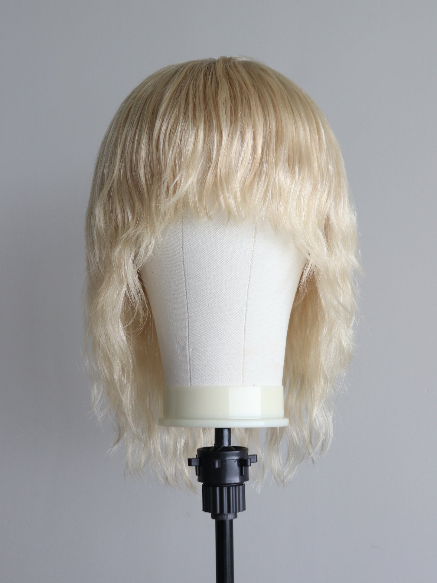 Blonde wolfcut